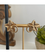 Vintage Alice Gold Tone Flower Screw Back Earrings - $20.16