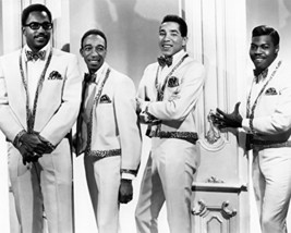 Smokey Robinson And The Miracles Photo 16x20 Canvas Giclee - £55.74 GBP