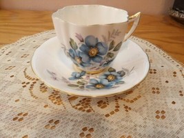 Vintage Royal London Bone China Tea Cup Saucer England Blue Flowers Gold Trim - £15.37 GBP