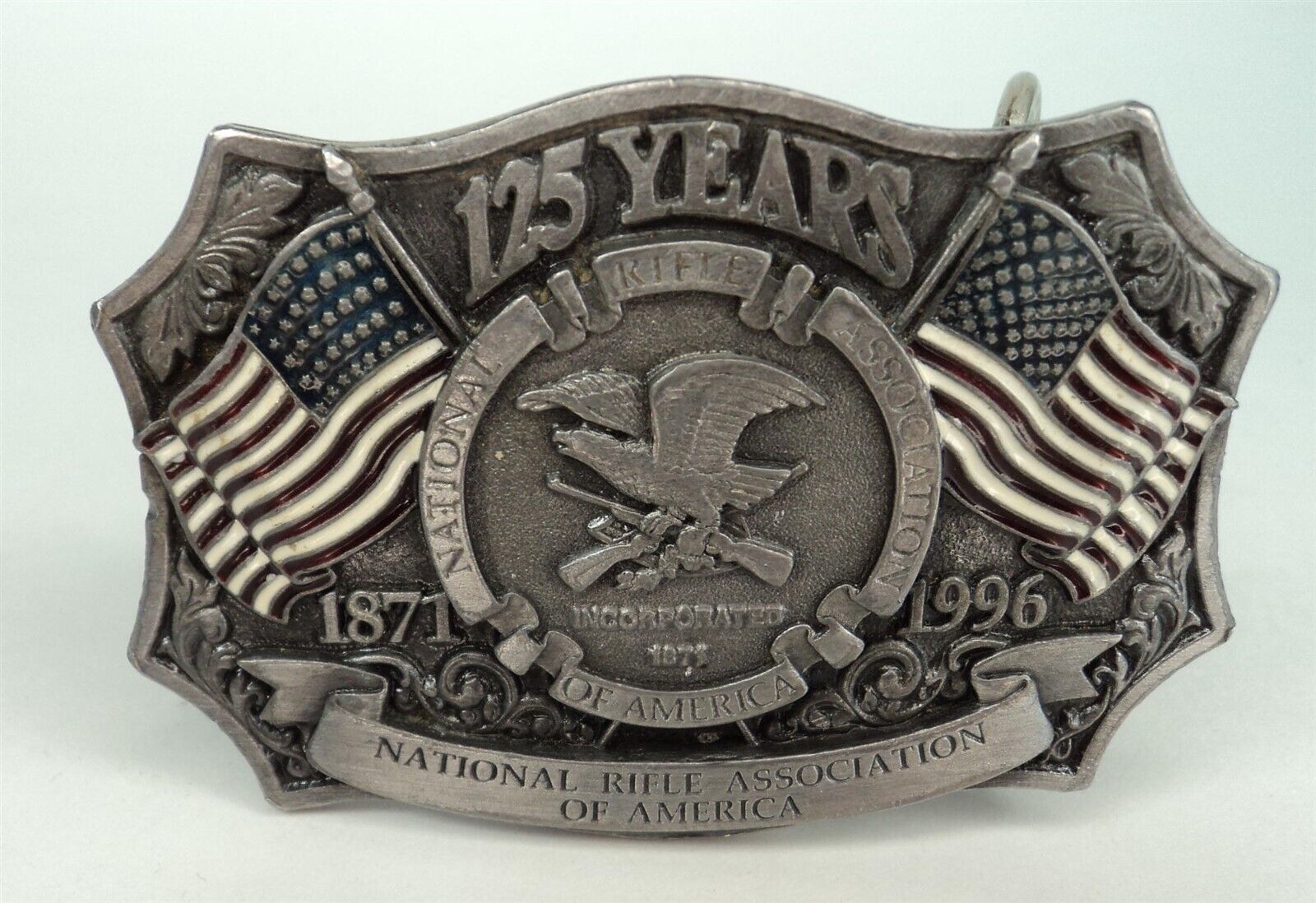 Un 1996 National Rifle Association NRA 125 Years Belt Buckle Enamel USA Flags