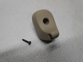 2004 GMC Yukon Sun Visor/Sunvisor Support Clip Right RH or Left LH - $22.99