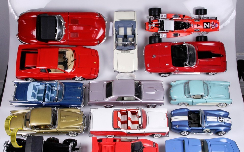 Lot Of 23 Classic Collection Model Cars With / Some Papers-
show original tit... Item image 4