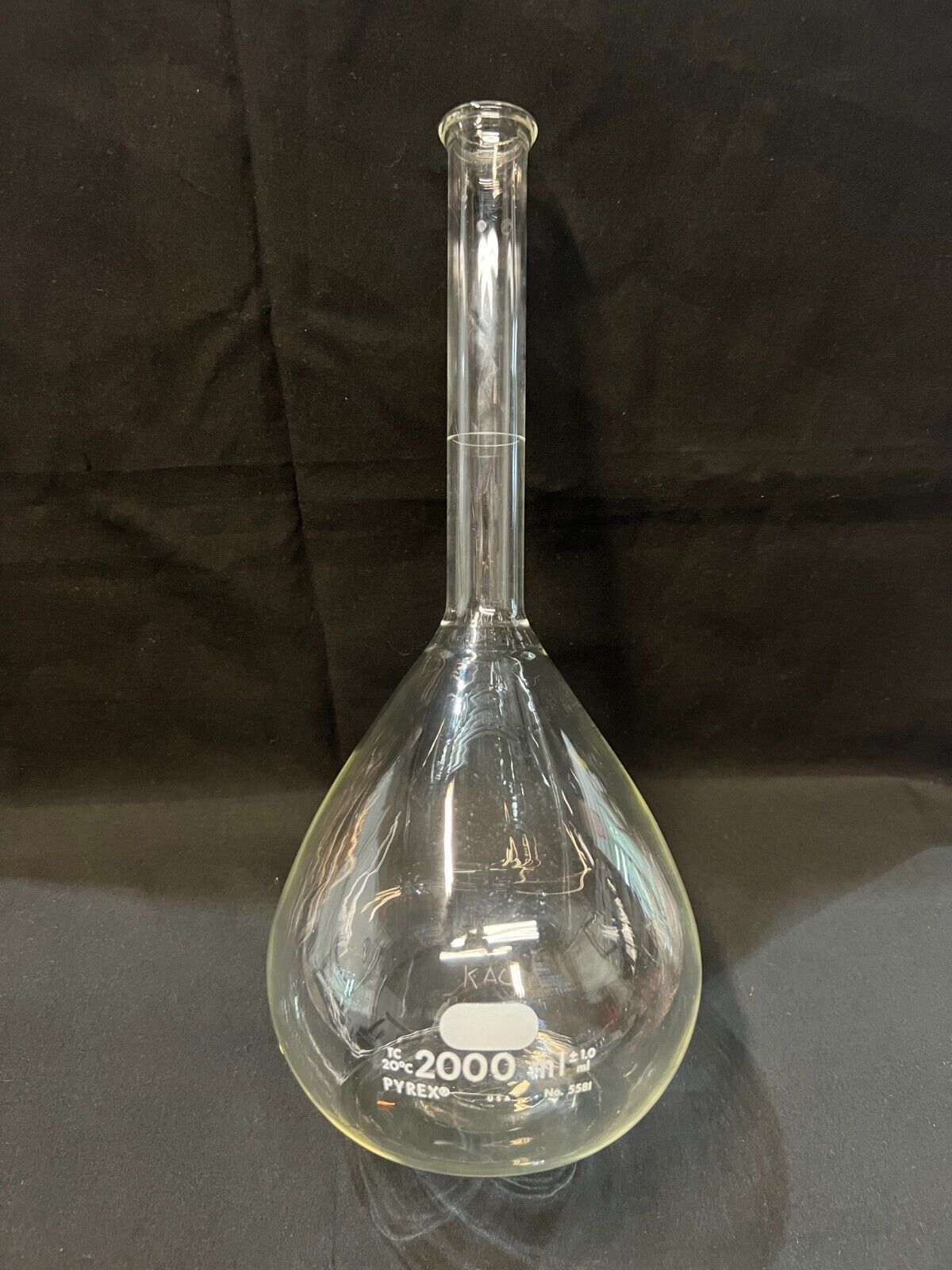 Primary image for PYREX Glass TC 20C 1000mL Volumetric Flask ±1.0mL 5581 - 2000ml