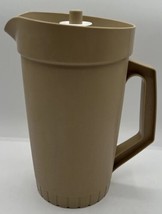 Vintage Tupperware Brown 2 Quart Pitcher 800-6 with the Push Button Lid U250 - £15.94 GBP