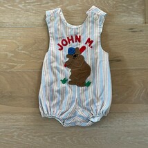 Vintage Kelly's Kids Striped Shorts Bear Playing Baseball John M. sz 2 - $367.66 MXN Vintage Kelly's Kids Striped Shorts Bear Playing Baseball John M. sz 2 - $367.66 MXN
