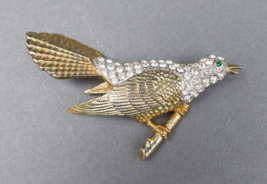 Unsigned Large Gold Tone Pave Rhinestone Bird On Perch Pin Brooch 3 7/8&quot; - £78.65 GBP