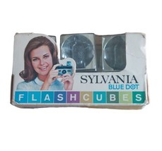 Sylvania Blue Dot camera 3 Flash Cubes 12 Total Flashes Vintage - $5.90