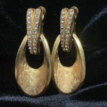 Vtg Vendome Clip and Screw Dangle Earrings Rhinestone &amp; Goldtone Etched Signed - £38.16 GBP