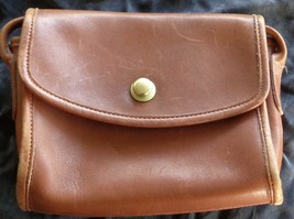 Fabulous Stylish Coach Leather Cross Body Purse Beautiful Color &amp; Compact Size - £46.70 GBP