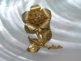 Vintage Goldtone Dimensional Flower with Stem &amp; Leaves Pin Brooch -  1 and 3/8th - £6.86 GBP