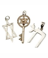3 STERLING SILVER JEWISH PENDENTS: DAVID SHIELD, &quot;CHAI&quot; (18) &amp; DAVID SHI... - $2,271.82 MXN