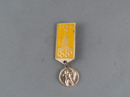 Vintage Summer Olympic Games Pin - Moscow 1980 Archery Event - Medallion Pin - £11.73 GBP