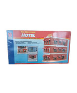 HO Scale-Factory sealed-The Belvedere Downtown Hotel Building Kit - $278.05 MXN