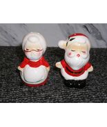 Vintage Mr. &amp; Mrs. Claus Salt &amp; Pepper Shakers - $183.44 MXN