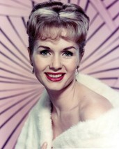Debbie Reynolds 8X10 Photo Striking Portrait 1960&#39;S - £7.66 GBP