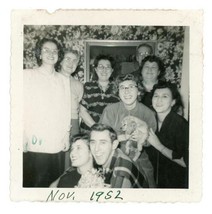 1952 Black &amp; White Picture Snapshot Photo Of A Large Family Get Together - £6.69 GBP