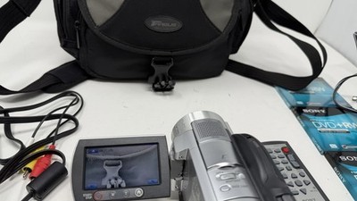 Sony Handycam HDR-UX5 High Definition + battery and charger Tested And Working Item image 15