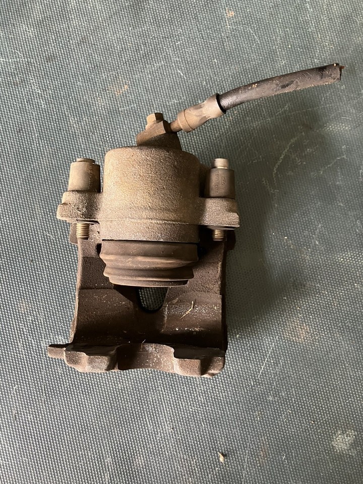 2002 02 VOLKSWAGEN BEETLE Diesel FRONT BRAKE CALIPER RH USED OEM - $49.49