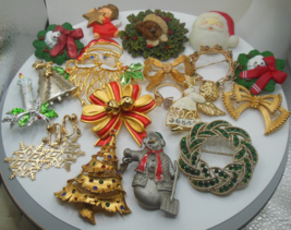 Vintage Signed Christmas Jewelry Lot of Brooches, Earrings, Ring - £58.39 GBP