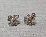 Vintage Snowflake/Winter Design Silver Tone Screw-On Earrings, 0.75&#39;&#39; Di... - £7.56 GBP