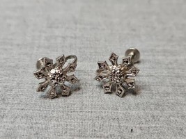 Vintage Snowflake/Winter Design Silver Tone Screw-On Earrings, 0.75&#39;&#39; Di... - £7.45 GBP