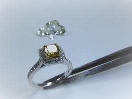 Engagement ring. 18K White gold ring with 1.46ct&#39; Diamonds. Fancy deep Yellow Or - £10,784.68 GBP