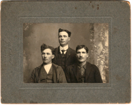 Cabinet Card Photo Three Attractive Young Men in Iowa 1890s - Gay Int. - £10.47 GBP