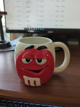 2003 RED M &amp; M Large WHITE Mug CUP Large 4 1/4&quot; Tall by 4 1/2&quot; Wide Galerie - €4,25 EUR