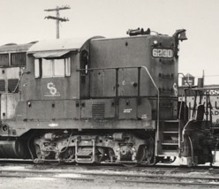 Chesapeake &amp; Ohio Railway Railroad CO C&amp;O #6230 GP9 Electromotive Photograph - £7.46 GBP