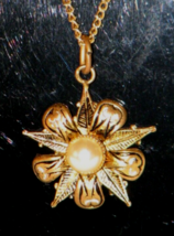 Vintage Tiny Flower Pendant Necklace, Floral with Seed Pearl on Gold Tone 15&quot; Ch - £14.21 GBP