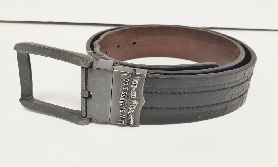 Primary image for LEVIS Reversible BELT Leather 11LV1223 Levi Strauss Buckle Black Brown M (34-36)