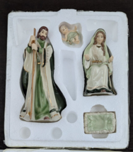 Hawthorne Village Irish Nativity Joseph, Mary, Baby Jesus, Manger 2003 Porcelain - £44.80 GBP