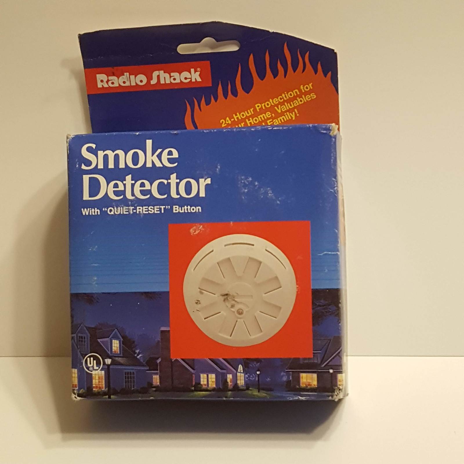 RADIO SHACK SMOKE DETECTOR QUIET RESET #49-466 .  New, open box - $11.00