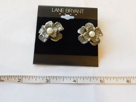 Lane Bryant Ladies Women&#39;s 1 pair Earrings  Silver Tone D730 V13069 NEW NOS - $12.86