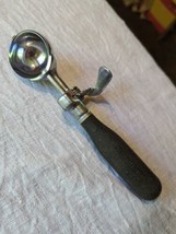 Vintage Hamilton Beach Ice Cream Scoop Disher Model 51 Black Handle Right Handed - £13.91 GBP