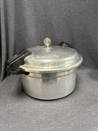 MIRRO Large 12 QT PRESSURE CANNER In BOX M-0512 VTG Made In USA - £19.73 GBP