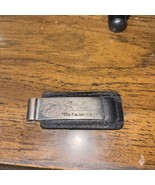 coral cadillac keychain - $111.38 MXN