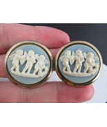 cameo earings VINTAGE cherub angel gold tone 3D white clip 1950&#39;s ESTATE... - $739.20 MXN
