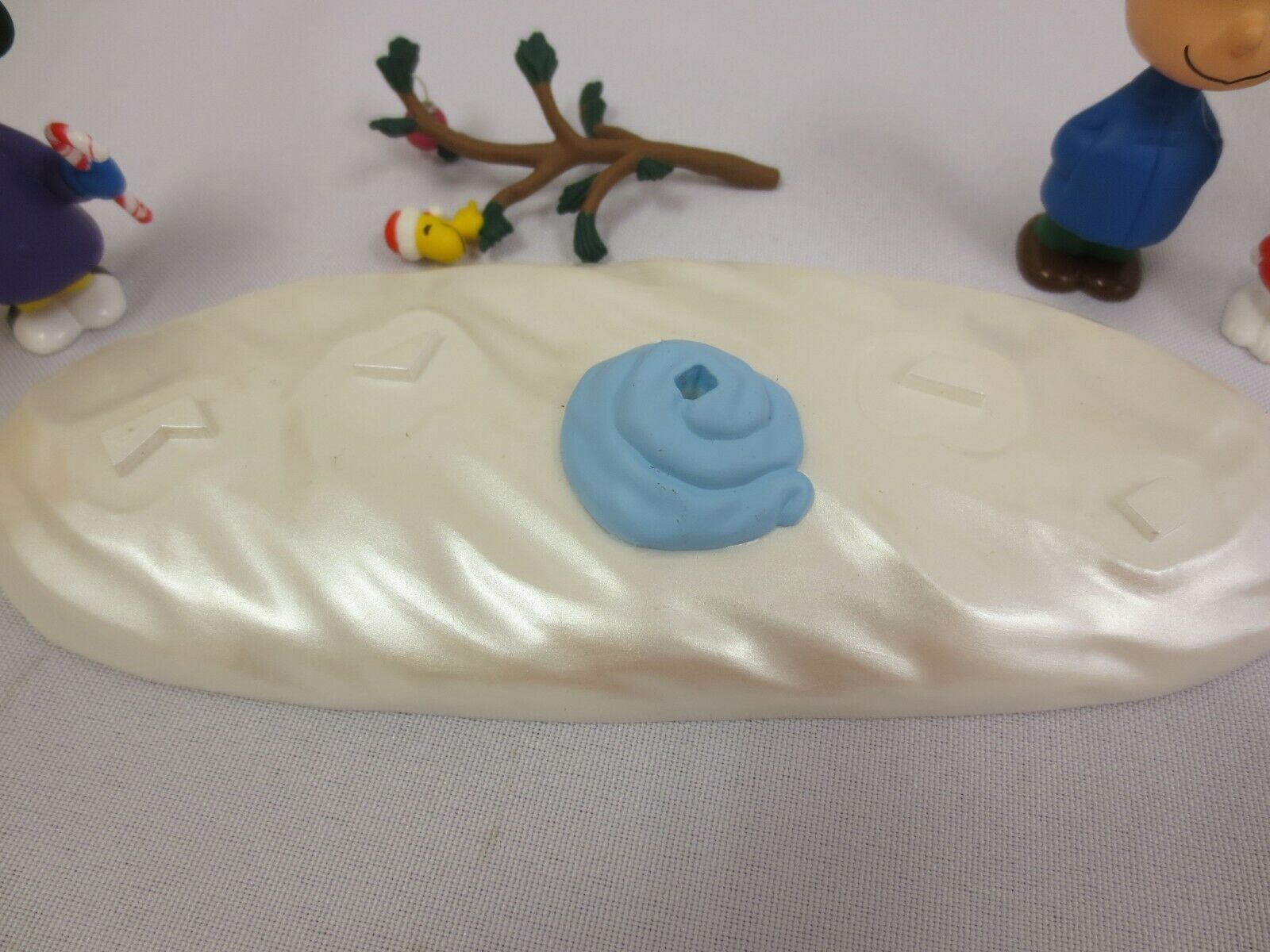 Hallmark Tabletop Display Hallmark A Charlie Brown Christmas Tabletop Display & Four Ornaments ...
