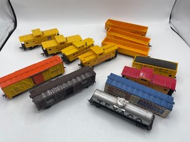 Vintage HO Scale Train Lot Union Pacific Wesson Oil Texaco Oil Tanker Ca... - $52.67 CAD