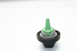 2002-2005 BMW E65 745i 745Li GAS FUEL CLOSING CAP OEM P6804 image 6