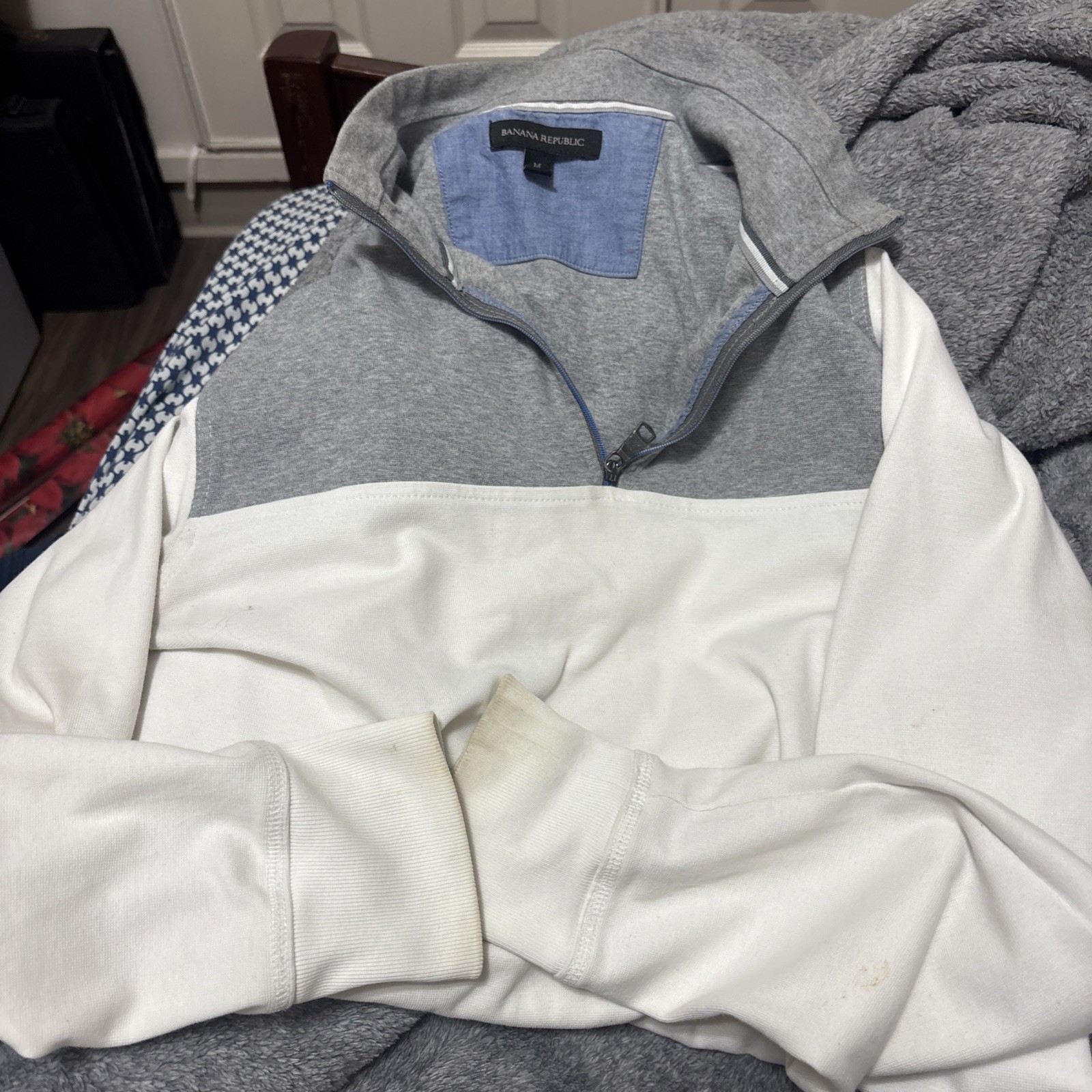 banana republic sweater gray white size medium colorblock halfzip - $4.99