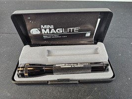 Mini Maglite w/ Original Case Tiny Compact Small Halogen Flashlight Tested Black - £7.69 GBP
