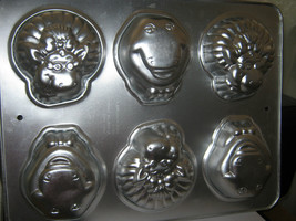 Wilton Barney Baby Bop Mini Cupcake Pan 2105-6620 - £8.36 GBP