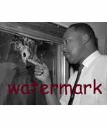 Martin Luther King Jr. Pointing at Bullet Hole in Window 8x10 Photo - $164.01 MXN