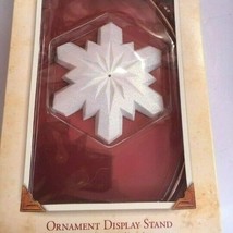 Hallmark Snowflake Ornament Display Stand from 2002 - £9.34 GBP