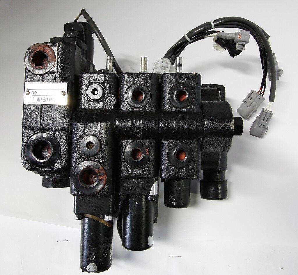 Primary image for Toyota Genuine Parts 67620-U3613-71 Forklift 7 Series 3 Spool Hydraulic Valve