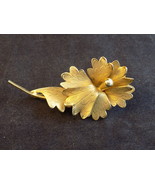 WOMEN&#39;S BROOCH FLORAL DESIGN Gold Tone Metal Single FLOWER LAPEL PIN 2.5... - £7.77 GBP