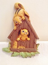 Vintage Homco Birdhouse Chipmunks Wall Plaque Decor Made in USA ~ Bright... - $180.80 MXN
