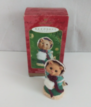 2001 Hallmark Keepsake Ornament Granddaughter Teddy Bear - $111.32 MXN
